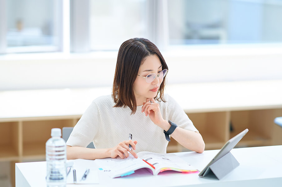 勉強する様子